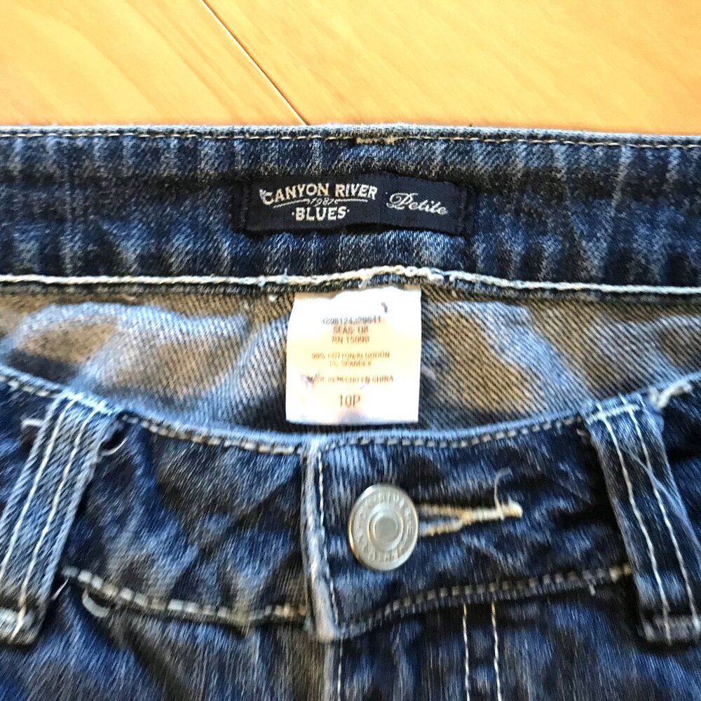 Upcycled Patchwork Capris Denim Shorts, Patriotic Star Patches, Size 10 Petite - Picture 4 of 13
